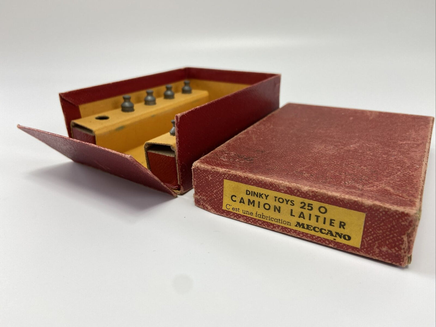 FRENCH DINKY 25 O CAMION LAITIER NESTLÉ IN ORIGINAL BOX