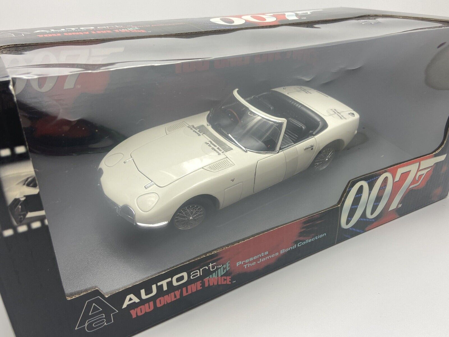 AUTOART 1/18TH SCALE "JAMES BOND" 79731 TOYOTA 2000 GT - MINT IN EXCELLENT BOX