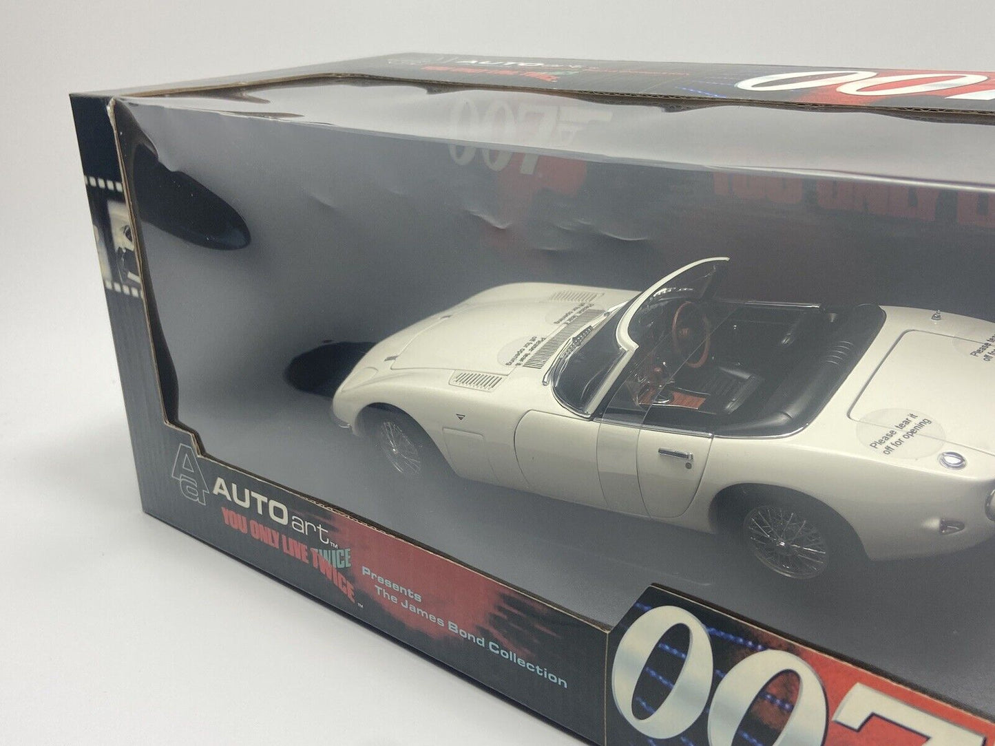 AUTOART 1/18TH SCALE "JAMES BOND" 79731 TOYOTA 2000 GT - MINT IN EXCELLENT BOX