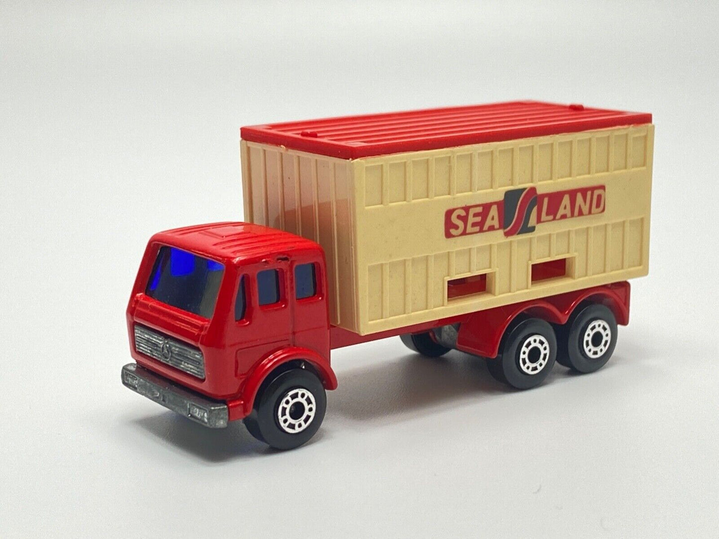 MATCHBOX SUPERFAST 42 C MERCEDES BENZ CONTAINER TRUCK 'SEALAND' WITH BOX