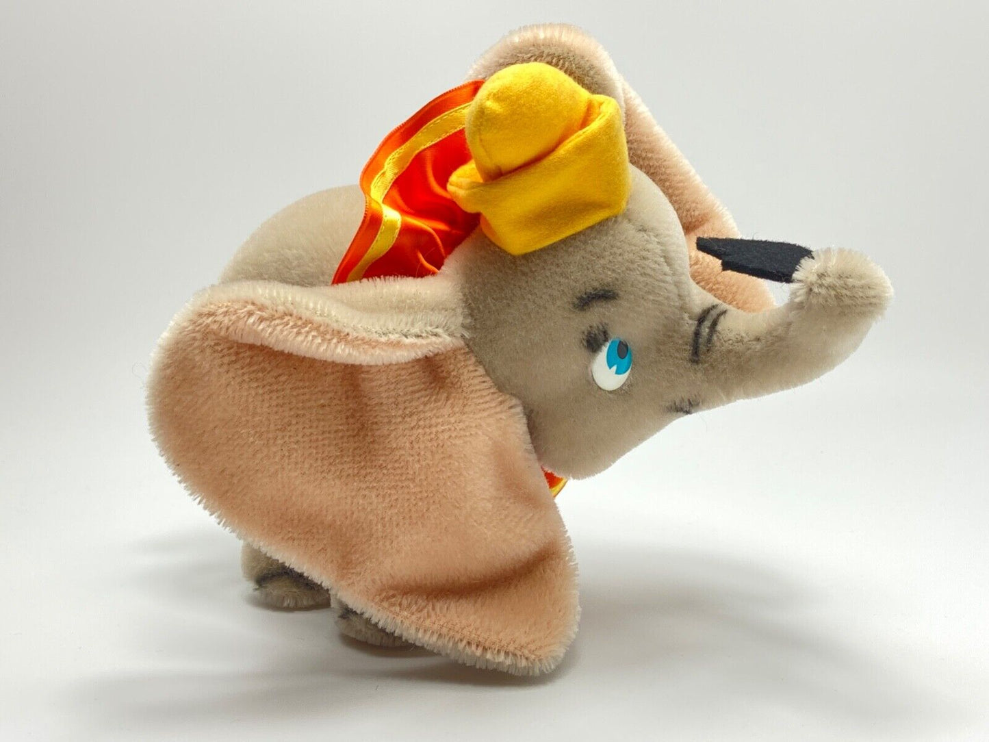 STEIFF 651830 DISNEY SHOWCASE DUMBO - 2001 WITH DISPLAY BOX