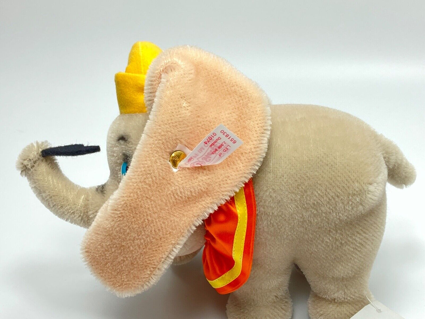 STEIFF 651830 DISNEY SHOWCASE DUMBO - 2001 WITH DISPLAY BOX