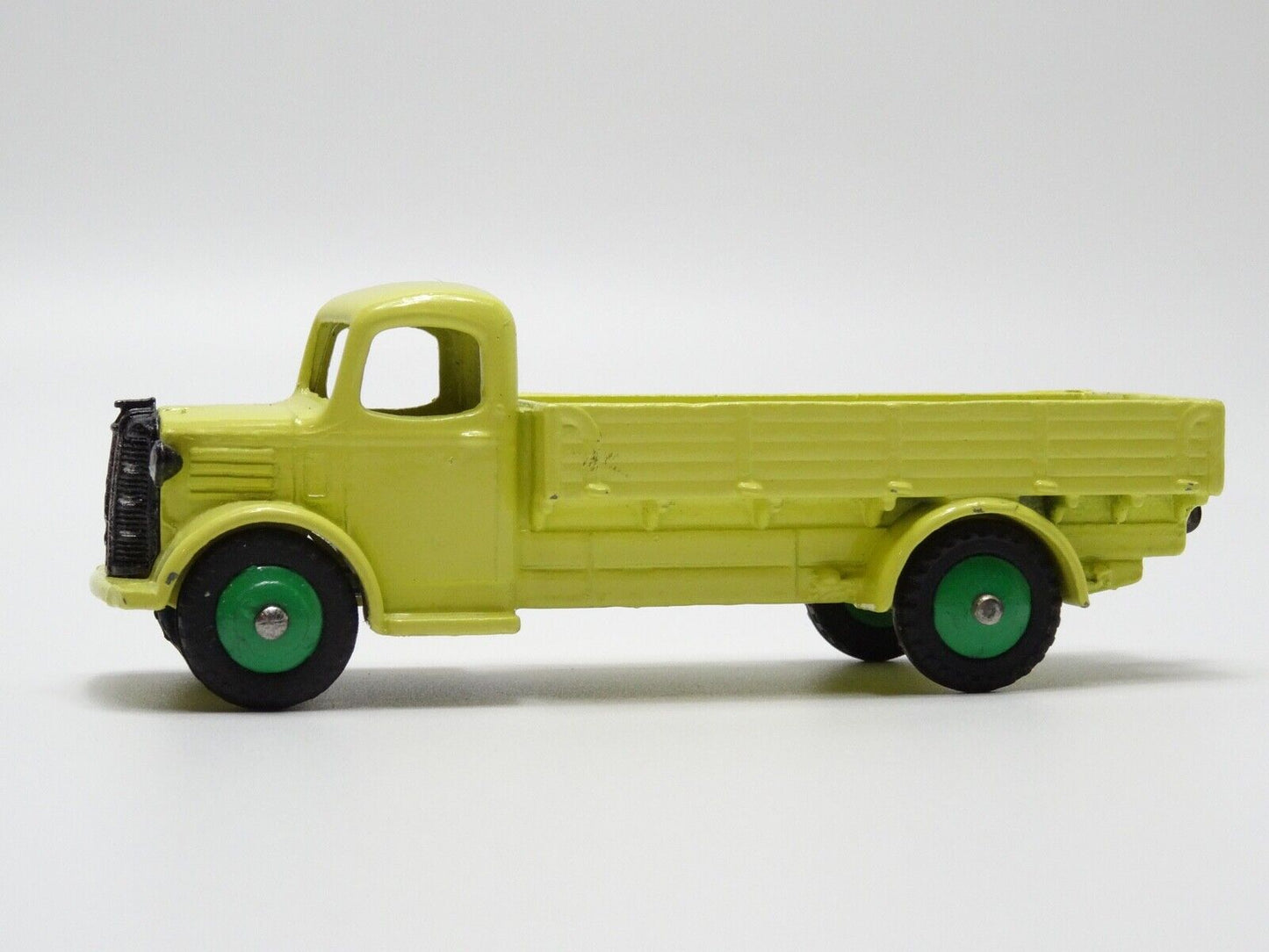 DINKY 412 AUSTIN WAGON IN EXC/NR MINT WITH GOOD BOX - RARE COLOUR