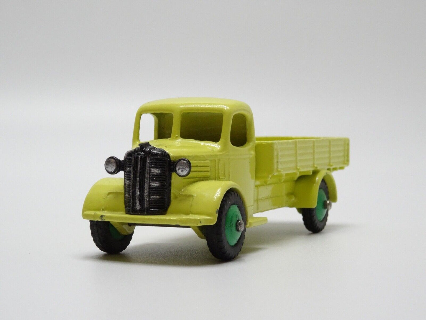 DINKY 412 AUSTIN WAGON IN EXC/NR MINT WITH GOOD BOX - RARE COLOUR