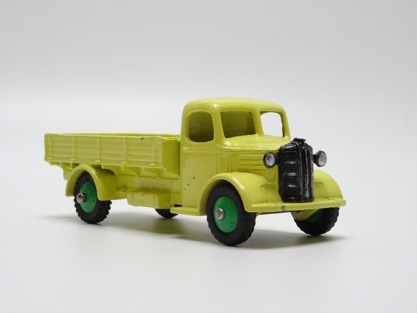 DINKY 412 AUSTIN WAGON IN EXC/NR MINT WITH GOOD BOX - RARE COLOUR