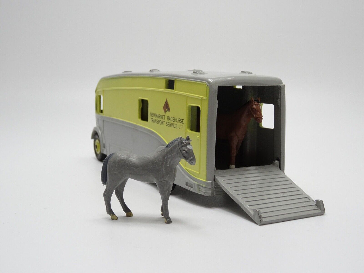 DINKY 979 RACEHORSE TRANSPORT IN EXCELLENT to NR MINT CONDITION