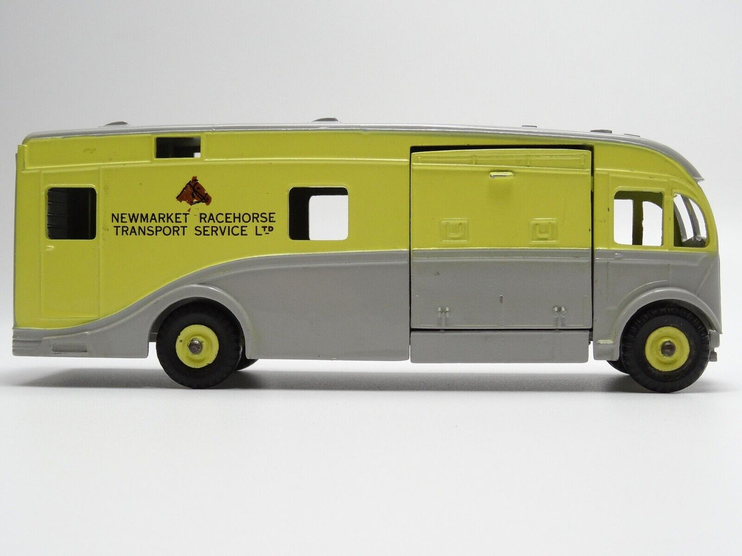 DINKY 979 RACEHORSE TRANSPORT IN EXCELLENT to NR MINT CONDITION