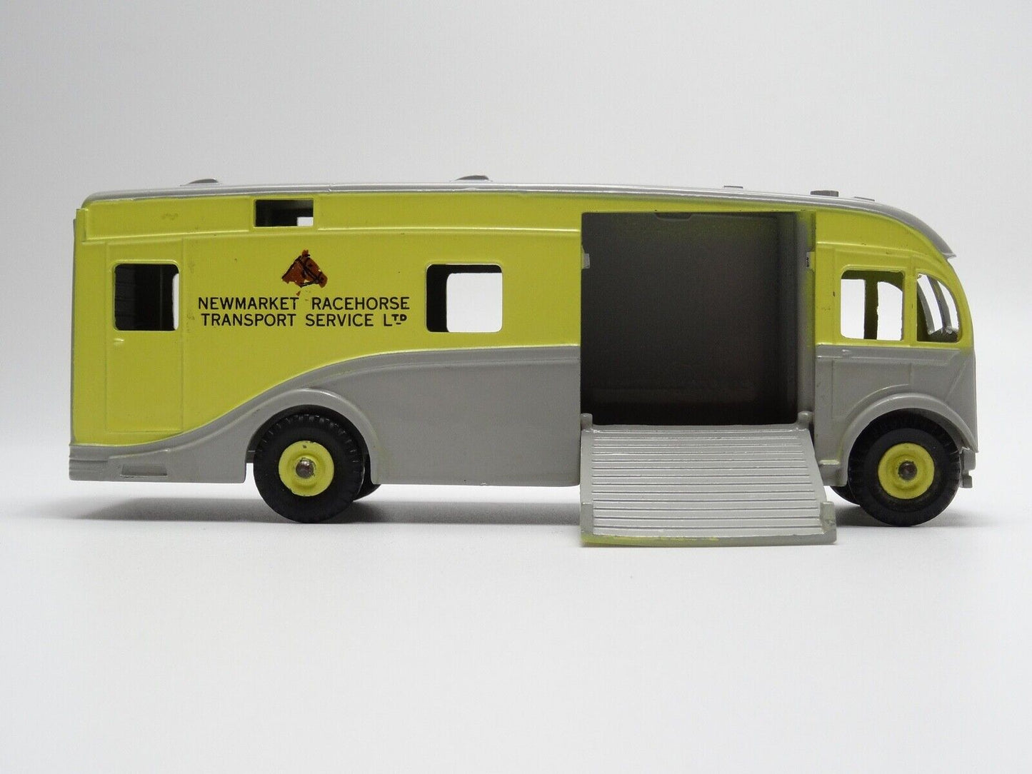 DINKY 979 RACEHORSE TRANSPORT IN EXCELLENT to NR MINT CONDITION