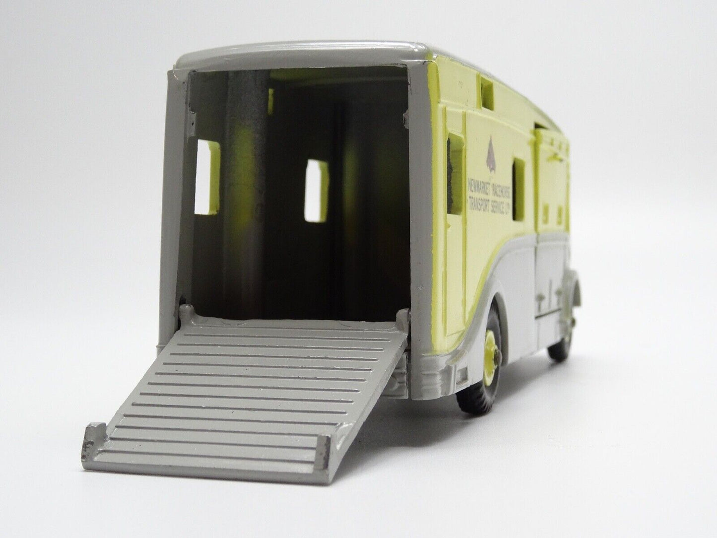 DINKY 979 RACEHORSE TRANSPORT IN EXCELLENT to NR MINT CONDITION