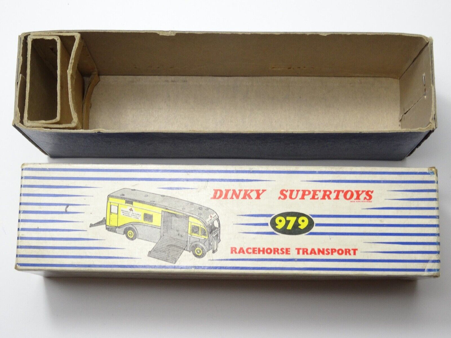 DINKY 979 RACEHORSE TRANSPORT IN EXCELLENT to NR MINT CONDITION