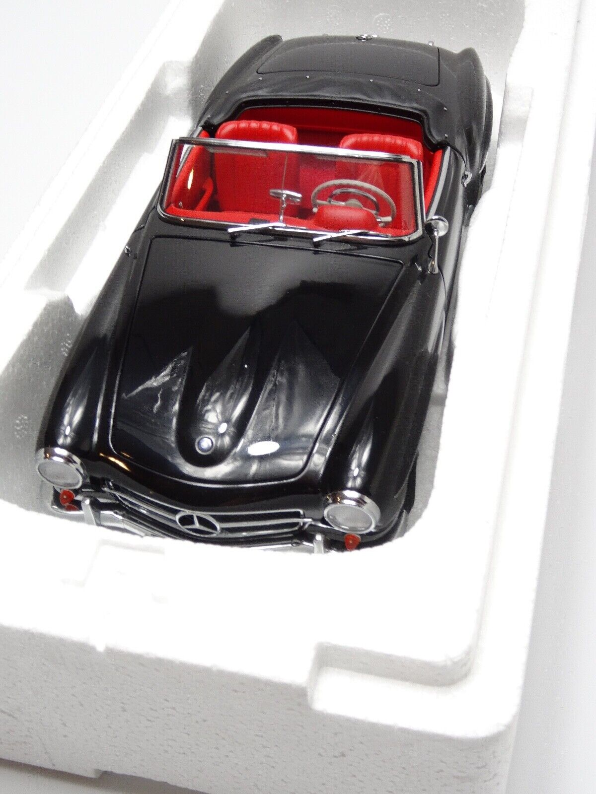 Autoart 1/18th scale 76118 Mercedes Benz 190 SL - Mint in Box