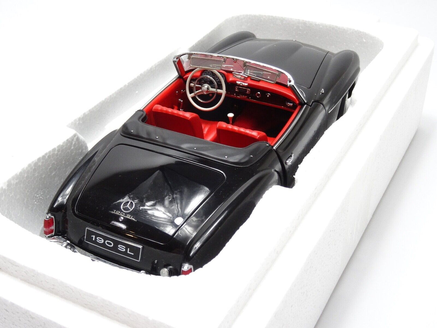 Autoart 1/18th scale 76118 Mercedes Benz 190 SL - Mint in Box