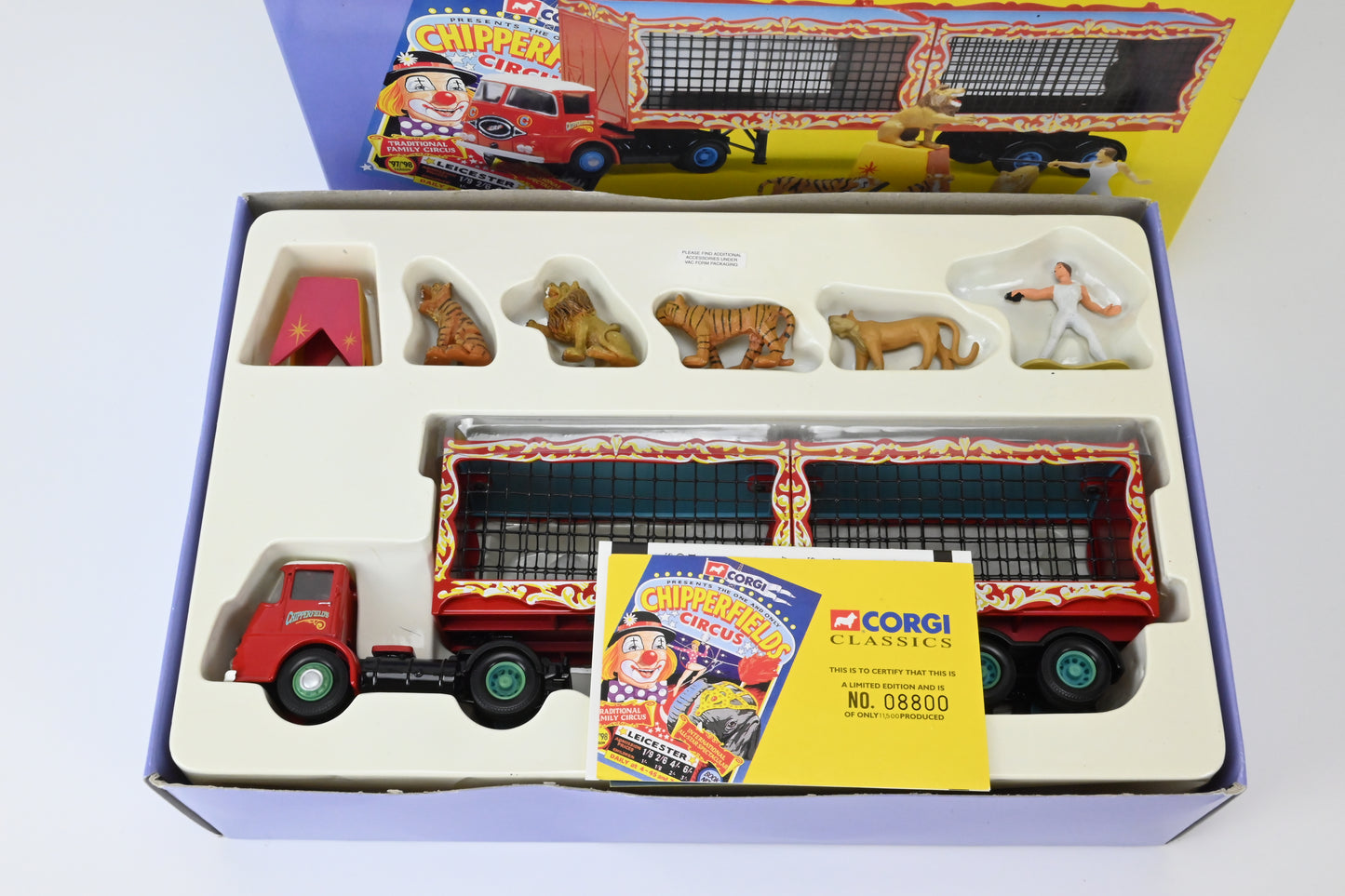 Corgi 11201 ERF KV Artic with cages, animals and tamer