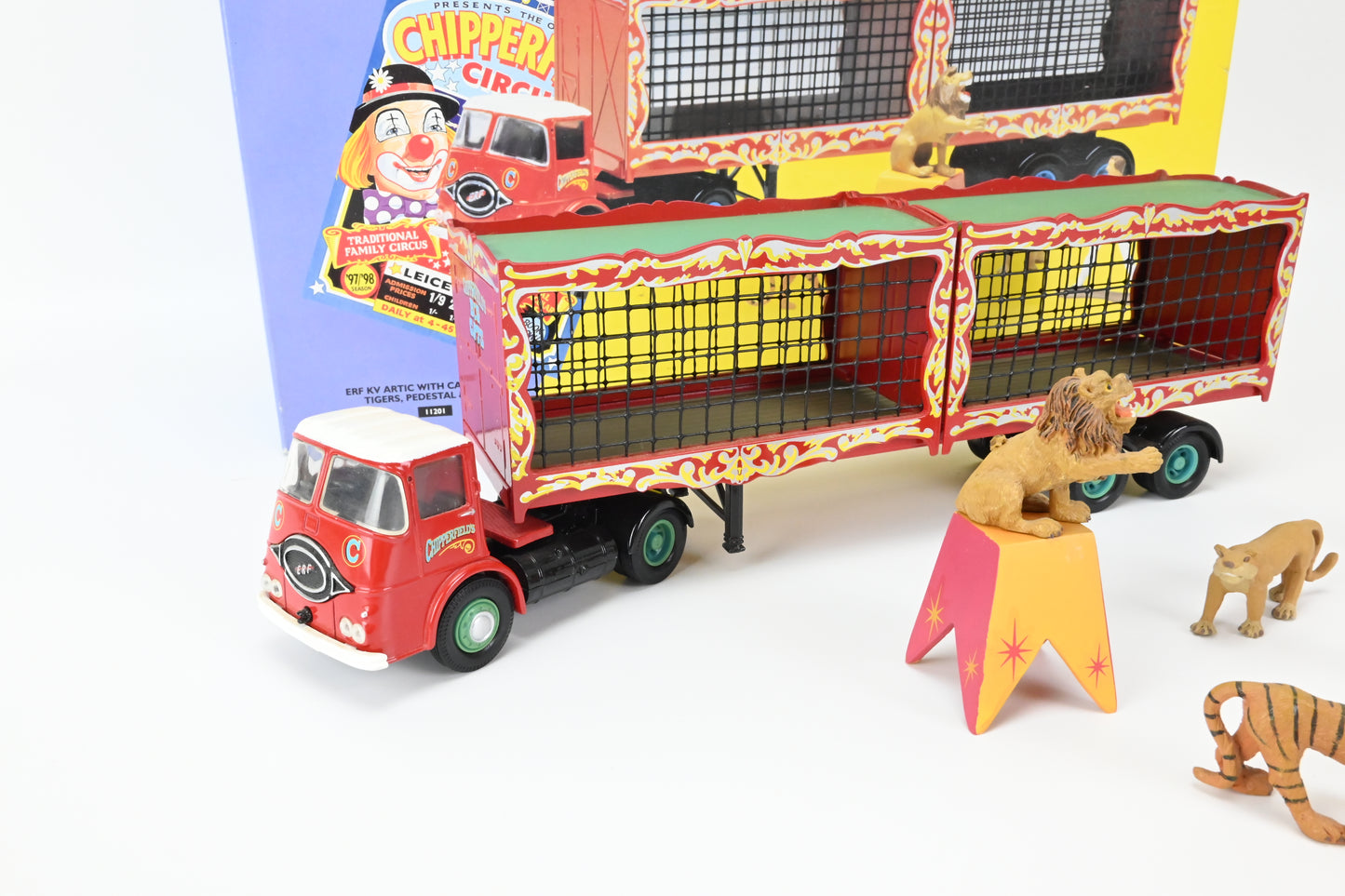 Corgi 11201 ERF KV Artic with cages, animals and tamer