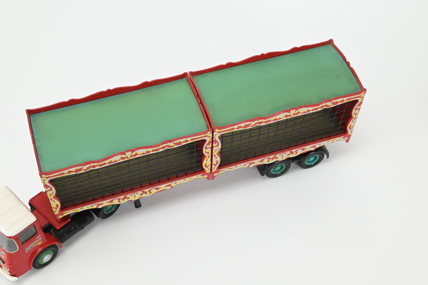 Corgi 11201 ERF KV Artic with cages, animals and tamer