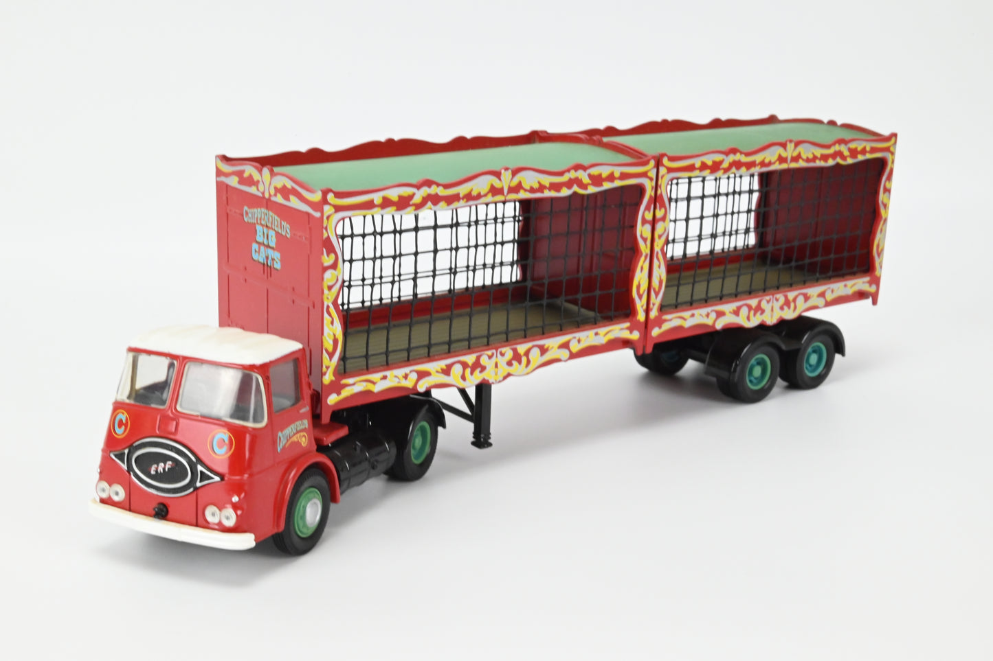 Corgi 11201 ERF KV Artic with cages, animals and tamer