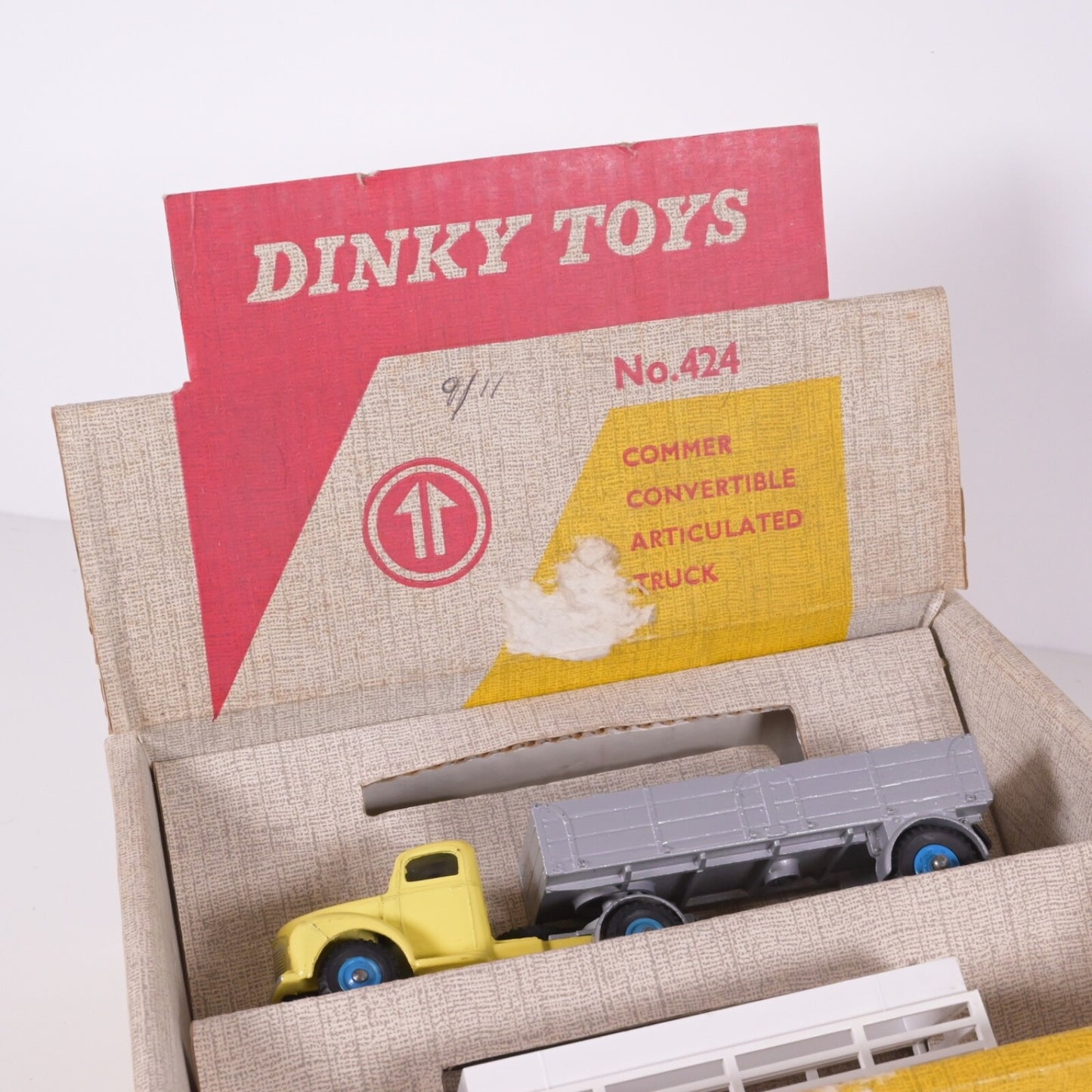 Dinky 424 Commer Cabrio-Sattelzug-Set mit Originalverpackung
