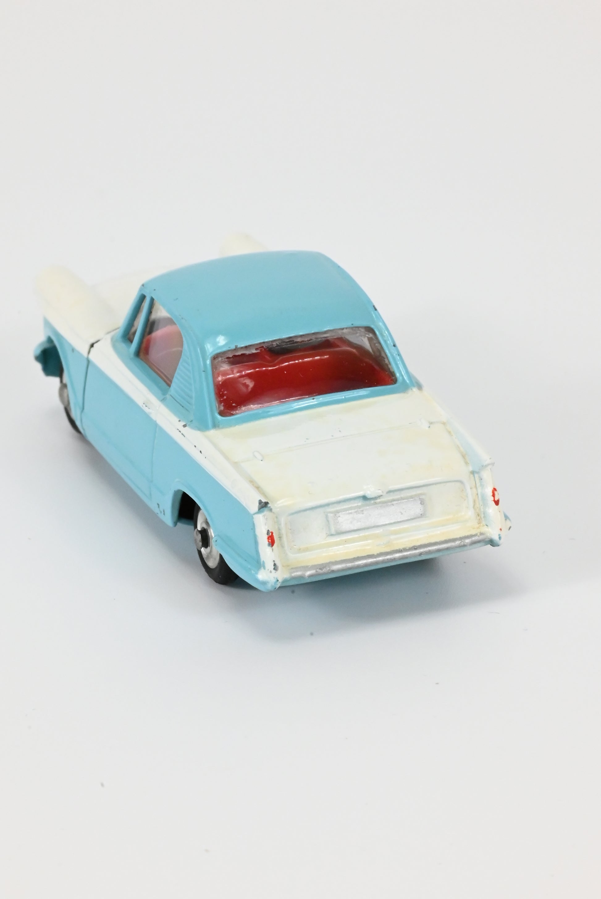 Corgi - 1:43 - n. 231 Triumph Herald Coupe - Doré/Blanc Corgi - 1:43 - n. 231 Triumph Herald Coupe - Doré/Blanc