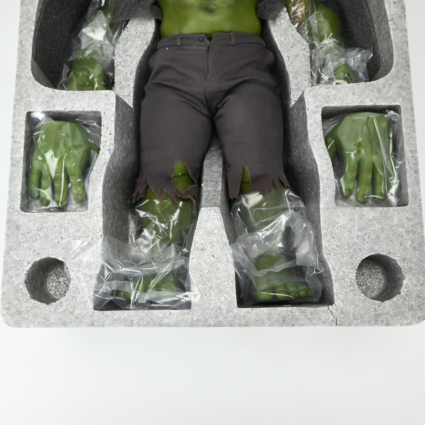 HOT TOYS MARVEL AVENGERS THE HULK MMS186 SCALE