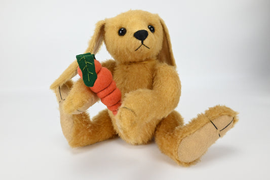 Charlie Bears Hannah Rabbit With Carrot - Cb094200