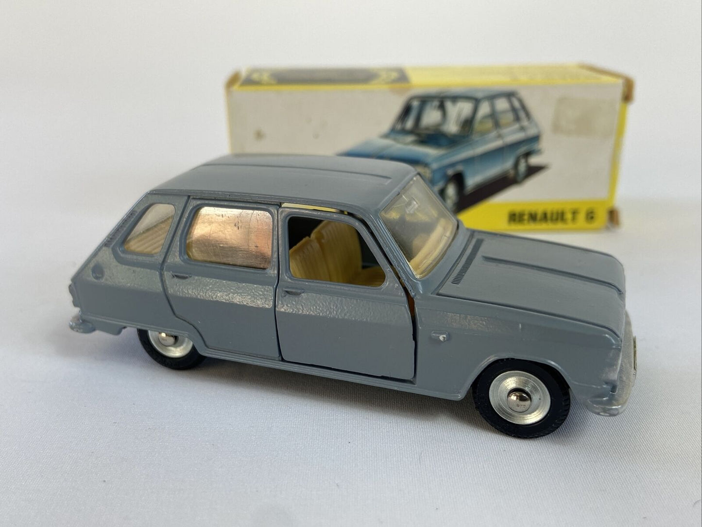 DINKY TOYS 1453  RENAULT 6 - NEAR MINT IN ORIGNAL BOX