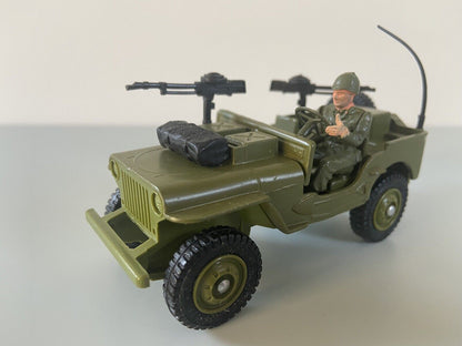 DINKY TOYS GB Réf 612 US JEEP Commando avec chauffeur 1973 DINKY TOYS GB Réf 612 US JEEP Commando avec chauffeur 1973