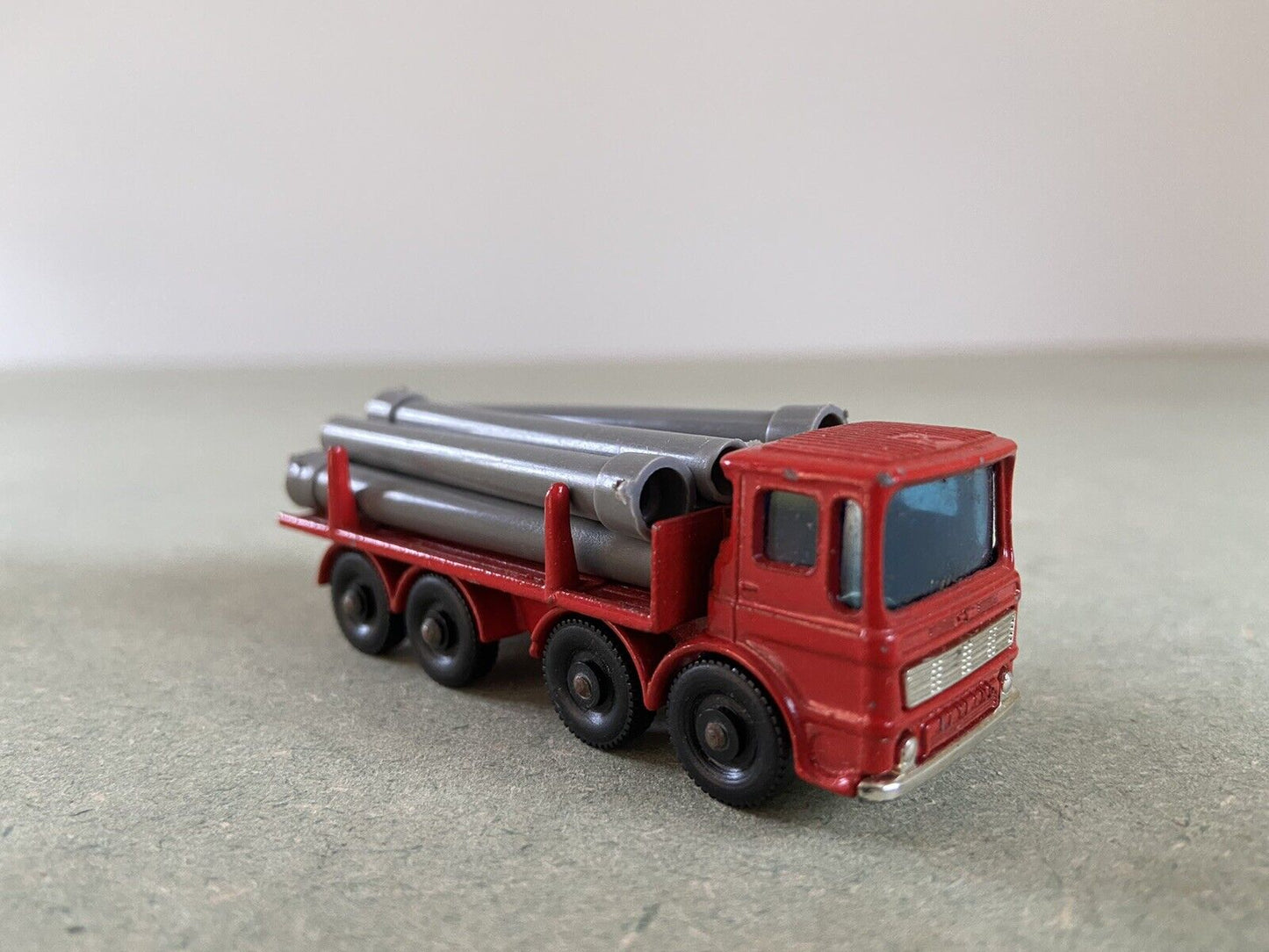 Matchbox 10 Pipe Truck With Box