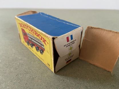 Matchbox 10 Pipe Truck With Box