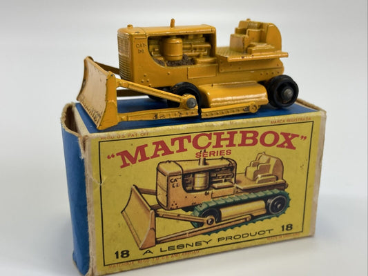 MATCHBOX 18d CATERPILLAR D8 BULLDOZER WITH BOX