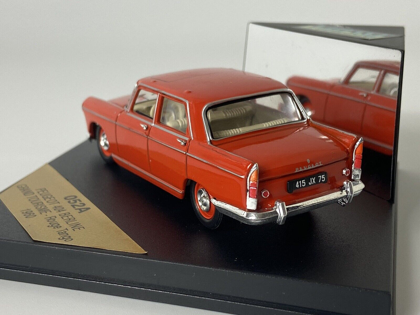 VITESSE 052A PEUGEOT 404 BERLINE GRAND TOURISME 1960 1/43 SCALE WITH CASE