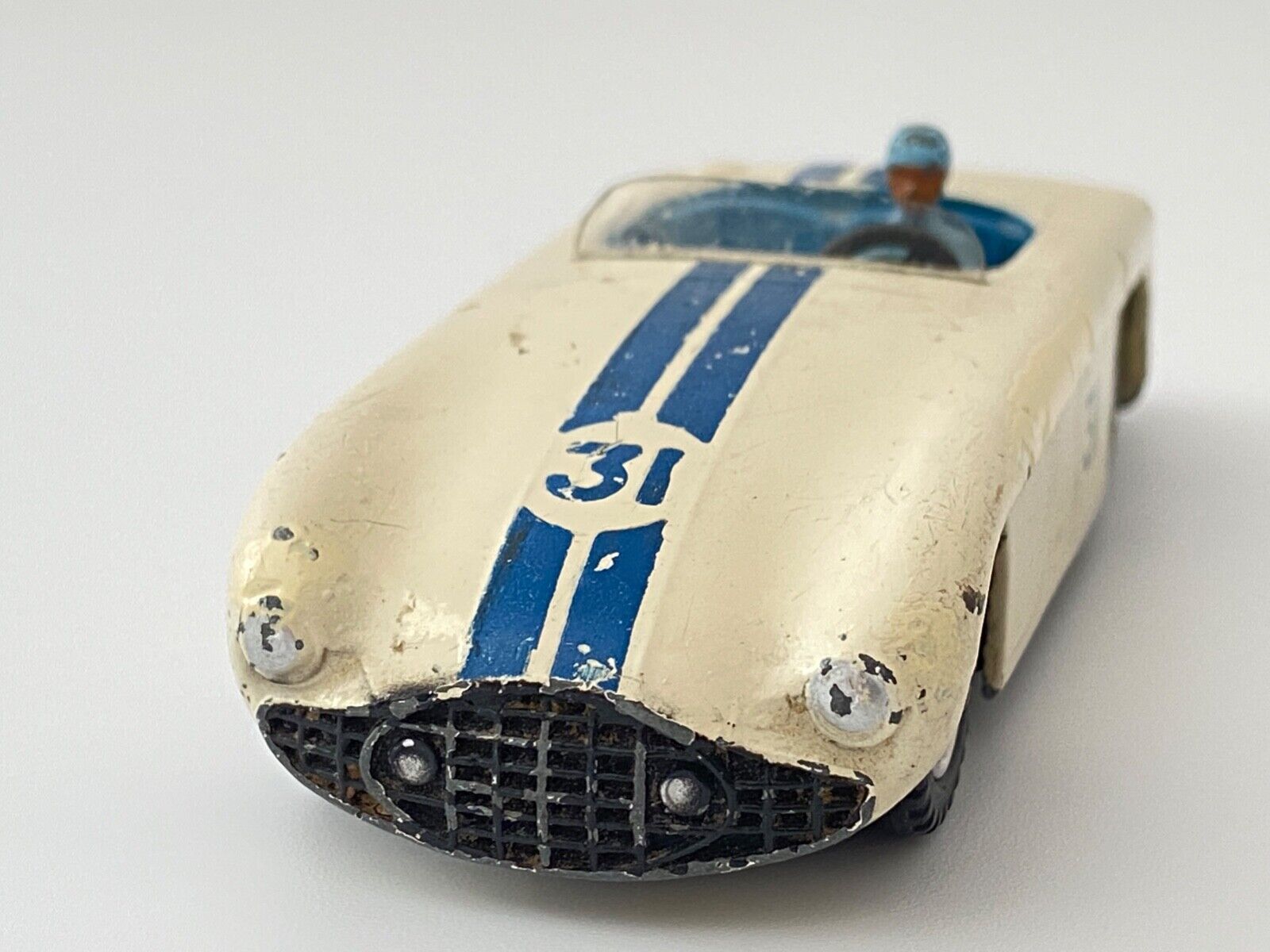 La Cunningham C 5R miniature par Dinky Toys England au 1/43e incomplète La Cunningham C 5R miniature par Dinky Toys England au 1/43e incomplète