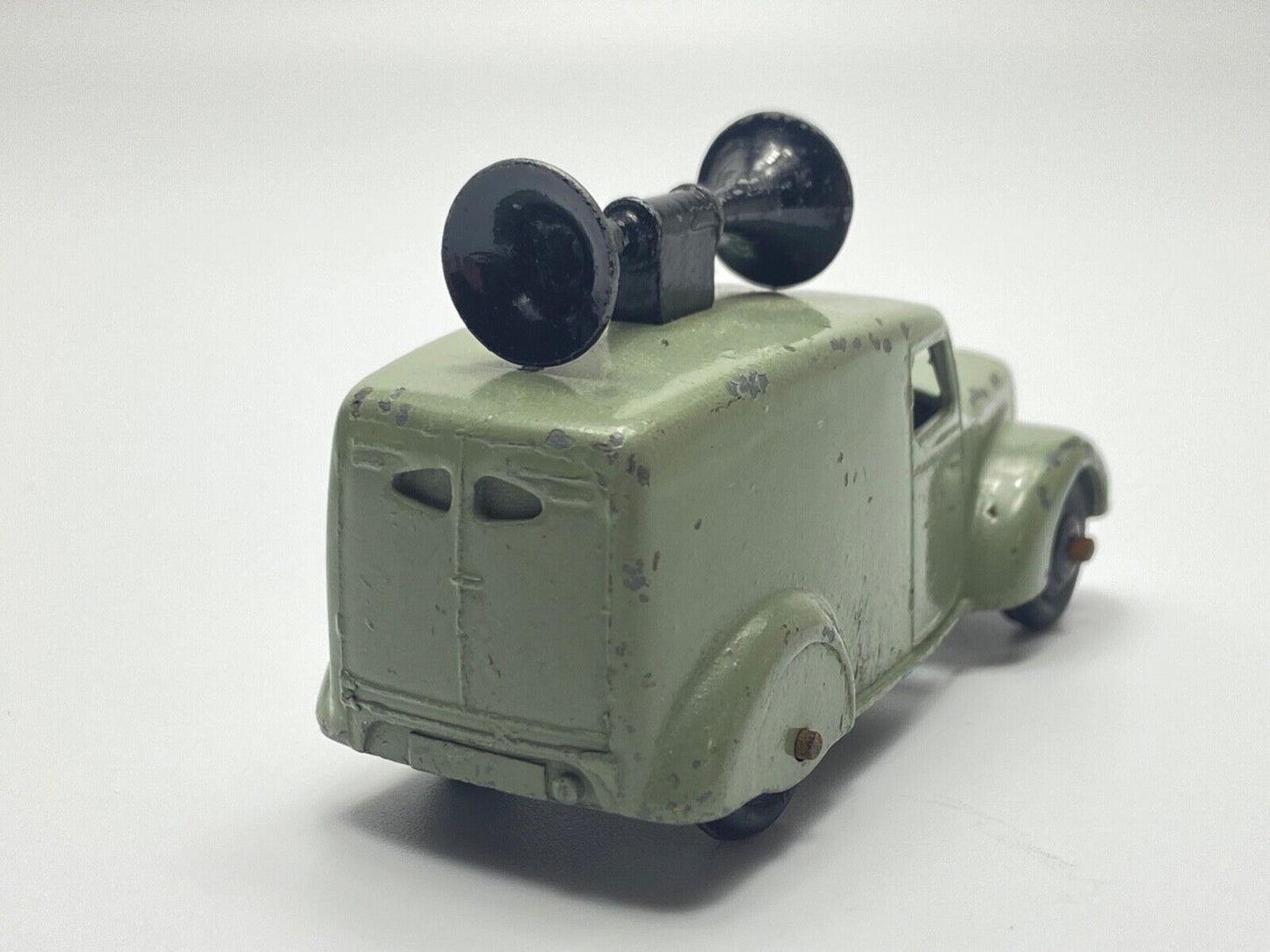 DINKY 34C LOUDSPEAKER VAN FAWN WITH RIDGED HUBS - GOOD CONDITION